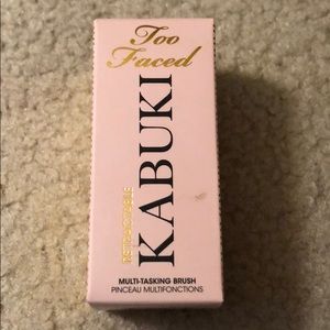 Too Faced Kabuki brush